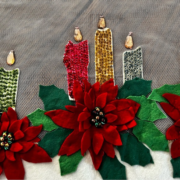 Vintage felt Christmas tablecloth Bucilla Gorgeous! Candles Poinsettias hand md - Picture 2 of 12